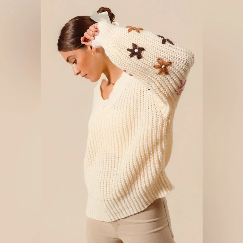 Ivory white cable knit v neck floral embroidered sleeve boho bohemian sweater - Picture 5 of 12